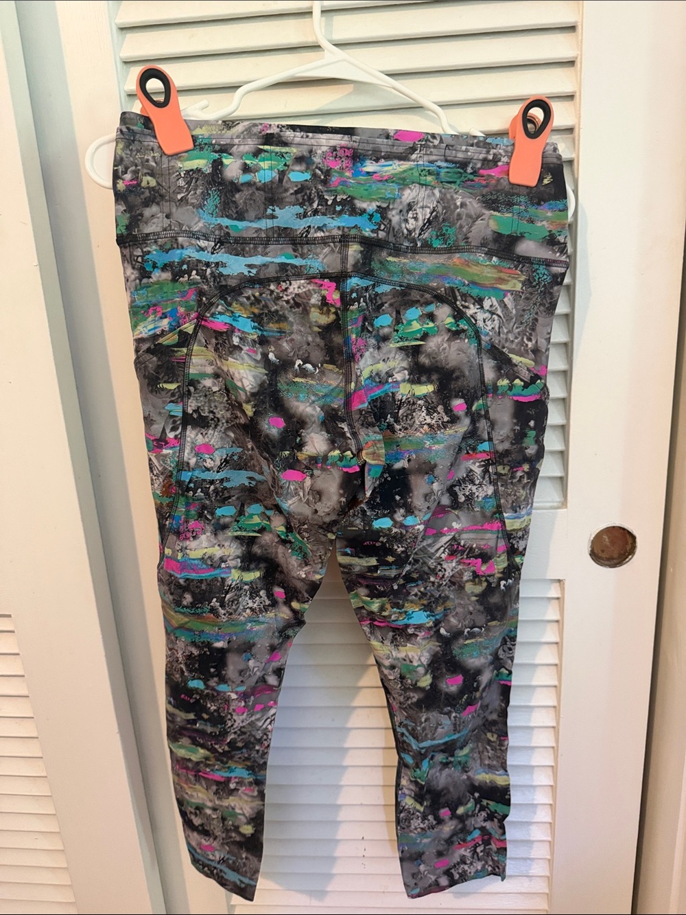 Lululemon women’s workout capris - Picture 2 of 3